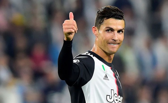 Cris Ronaldo: Tỷ phú bóng đá đầu tiên trên thế giới