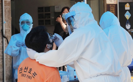 Số ca lây nhiễm COVID-19 mới liên tục tăng, Hàn Quốc tăng cường phòng chống dịch