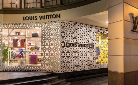 Tìm cách vượt bão COVID-19, Louis Vuitton chọn Trung Quốc, Nhật Bản thay vì Paris