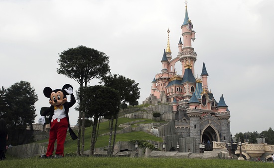Pháp mở cửa trở lại Disneyland sau 4 tháng tạm ngừng hoạt động