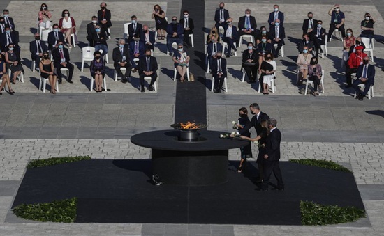 Tây Ban Nha tưởng niệm các nạn nhân tử vong do COVID-19