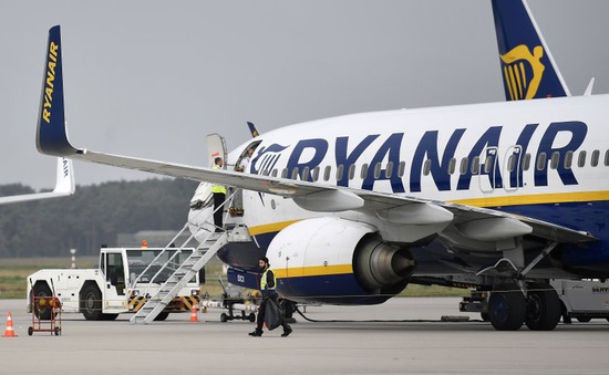 Máy bay Ryanair hạ cánh khẩn cấp do đe dọa đánh bom