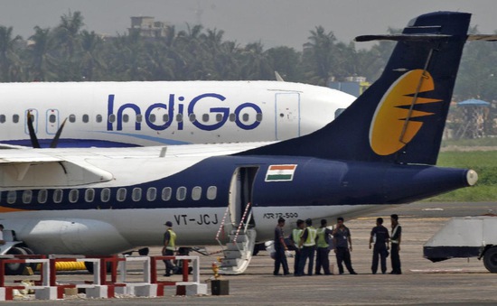 Hãng hàng không giá rẻ Ấn Độ IndiGo cắt giảm 10% nhân viên