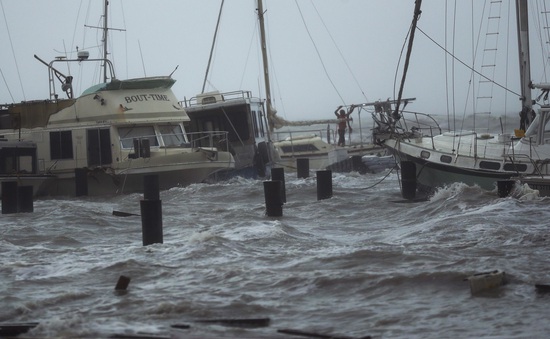Bão nhiệt đới Hanna đe dọa gây ra lũ quét ở bờ biển Texas, Mỹ