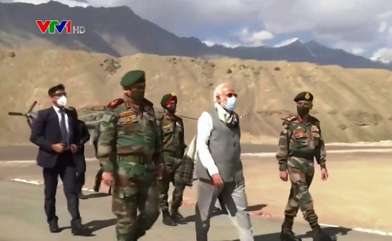 Thủ tướng Ấn Độ thị sát biên giới giáp Trung Quốc