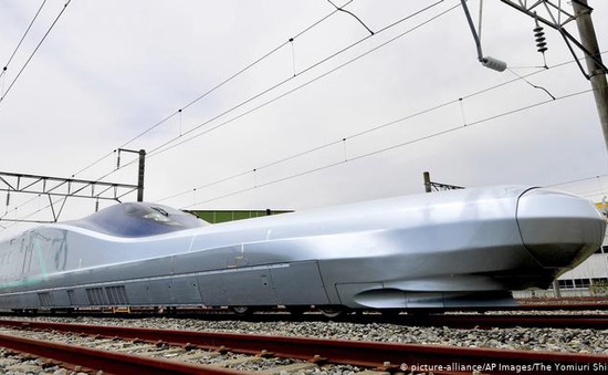 Nhật Bản ra mắt tàu cao tốc Shinkansen mới phá kỷ lục về tốc độ