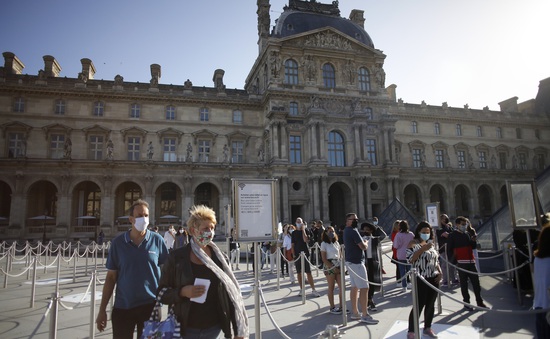 Bảo tàng Louvre mở cửa trở lại