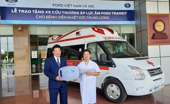 Việt Nam có xe cấp cứu áp lực âm đầu tiên hỗ trợ chống dịch COVID-19