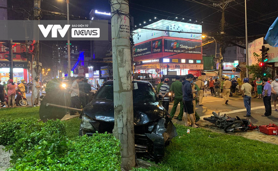Nữ tài xế lái Camry tông hàng loạt xe máy dừng đèn đỏ tại TP.HCM, nhiều người bị thương