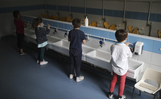 Trên 800 triệu trẻ em thiếu các phương tiện rửa tay cơ bản tại trường học