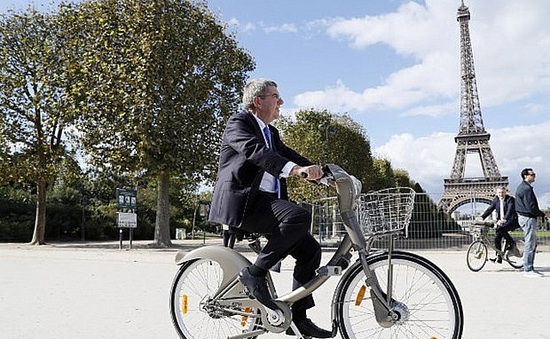Nhanh, tiện lợi, trào lưu đi xe đạp "nở rộ" tại Paris