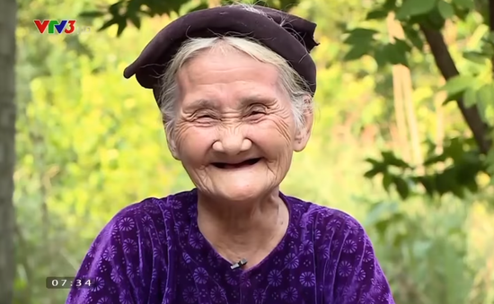 VTV Awards 2020: Cụ bà 83 tuổi với quyết tâm xin "thoát nghèo" được đề cử Nhân vật của năm
