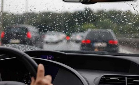 [INFOGRAPHIC] Mùa mưa ngập, lái xe thế nào để đảm bảo an toàn?