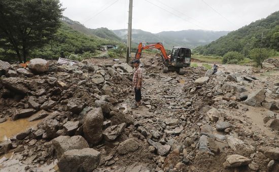 Mưa lớn gây ngập lụt nghiêm trọng tại Hàn Quốc