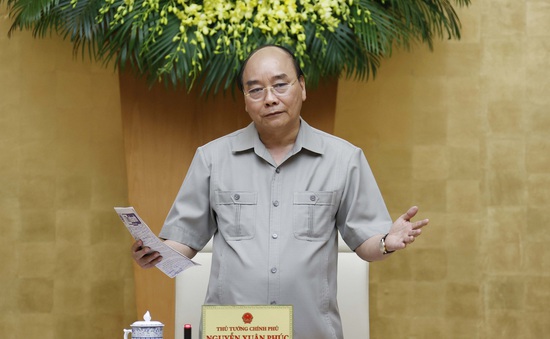 Thủ tướng Nguyễn Xuân Phúc: Bảo vệ sức khỏe nhân dân nhưng không để đổ gãy kinh tế