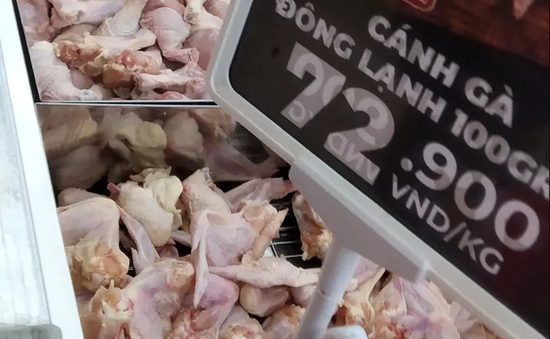 Thịt gà nhập khẩu rẻ bất thường, gà Việt chịu trận đến bao giờ?