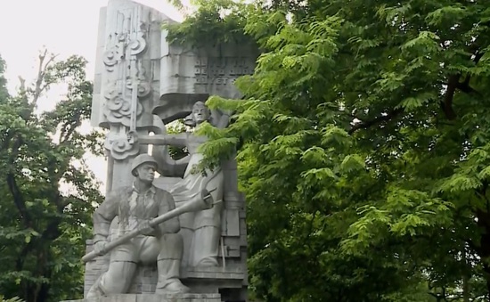 Báo động sự xuống cấp hệ thống tượng đài tại Hà Nội