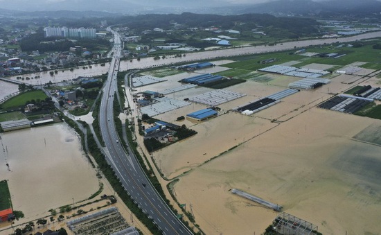 Mưa lớn gây thiệt hại nặng nề ở Hàn Quốc, 6 người thiệt mạng, 7 người mất tích