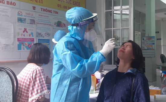 TP.HCM hoàn tất việc lấy mẫu xét nghiệm tầm soát người về từ Đà Nẵng