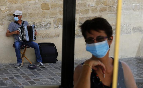 Pháp ghi nhận gần 10.000 ca nhiễm COVID-19 mới trong ngày, mức kỷ lục từ khi dịch bùng phát