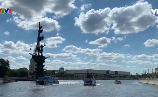 Đội tàu đặc nhiệm "săn rác" trên sông Moscow