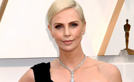 Charlize Theron đã cô đơn 5 năm