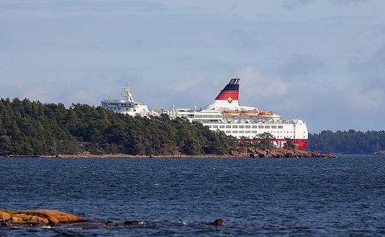 Phà chở 300 người bị mắc cạn trên biển Baltic