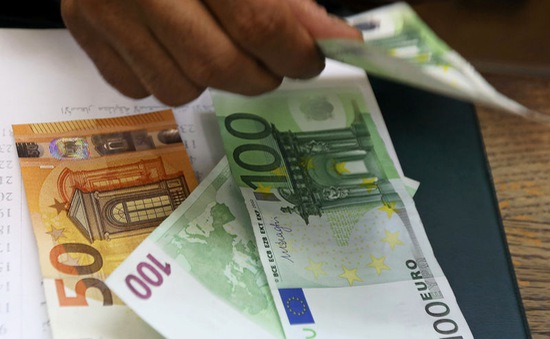 Euro tăng giá cản trở kinh tế châu Âu phục hồi