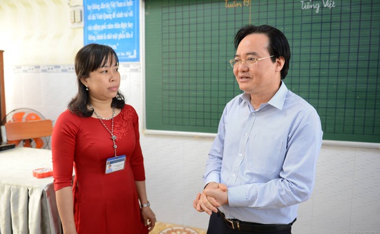 Bộ trưởng Nhạ lắng nghe tâm tư giáo viên Bạc Liêu khi triển khai chương trình GDPT lớp 1 mới