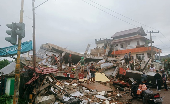 Động đất mạnh 6,2 độ tại Indonesia, ít nhất 7 nạn nhân thiệt mạng, hàng trăm người bị thương