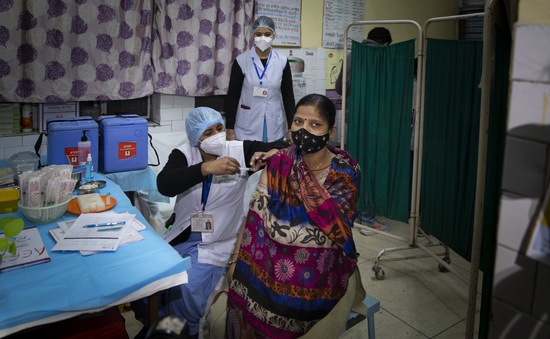 Ấn Độ bắt đầu chiến dịch tiêm chủng vaccine COVID-19 lớn nhất thế giới