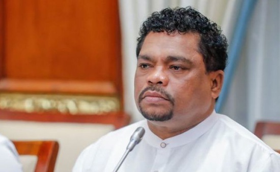 Bộ trưởng Sri Lanka vẫn mắc COVID-19 sau khi uống 'nước thần'
