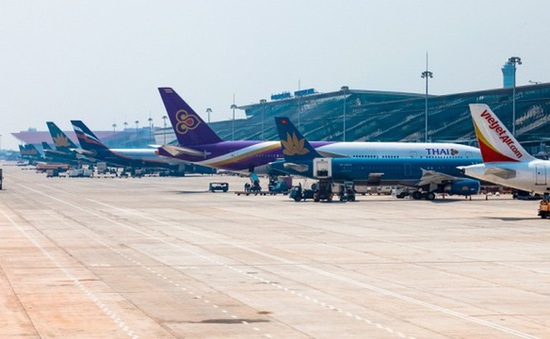 Điều chỉnh nhiều chuyến bay tại sân bay Nội Bài do thời tiết xấu