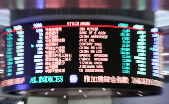 Nhà đầu tư săn lùng cổ phiếu tại Hong Kong (Trung Quốc)