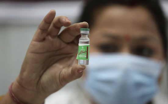 Ấn Độ bắt đầu xuất khẩu thương mại vaccine COVID-19 Covishield