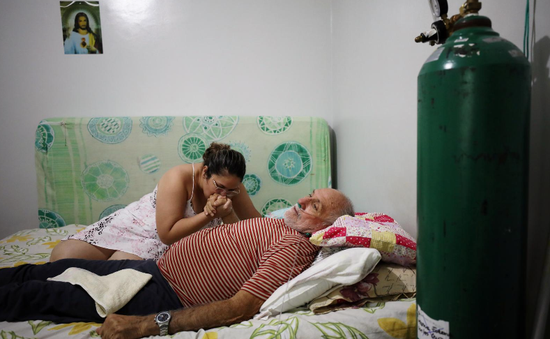 Bệnh viện quá tải, bệnh nhân COVID-19 Brazil phải điều trị tăng cường tại nhà