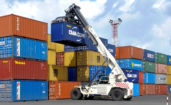 Thanh lý 3.000 container tại cảng chỉ là giải pháp tình thế