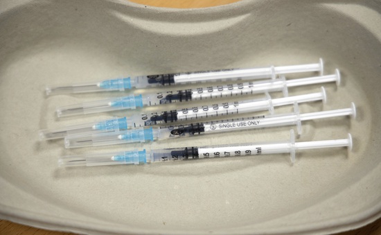 Đức xem xét kéo dài thời gian giữa 2 mũi tiêm vaccine COVID-19