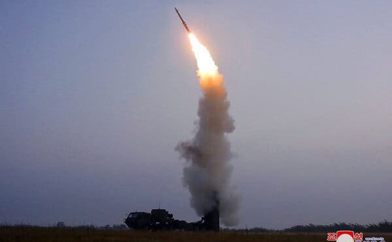Triều Tiên tiếp tục phóng thử tên lửa