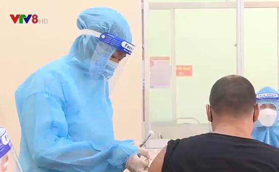 Khánh Hòa: Tiêm vắc xin cho người nước ngoài