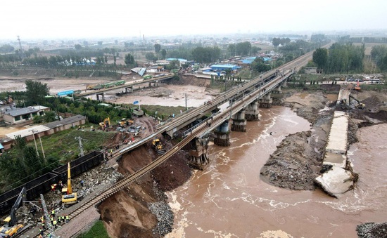 Mưa lớn kéo dài gây lũ lụt ảnh hưởng tới hơn 1,75 triệu người tại Trung Quốc