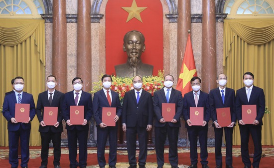 Chủ tịch nước trao quyết định bổ nhiệm 8 đại sứ Việt Nam tại các nước