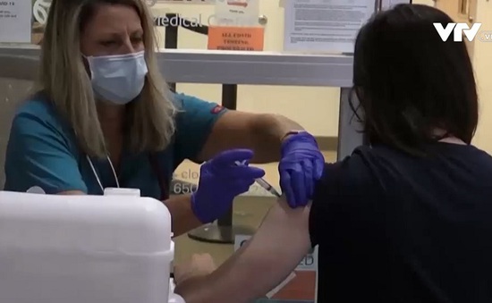 Mỹ chấp nhận du khách tiêm kết hợp vaccine