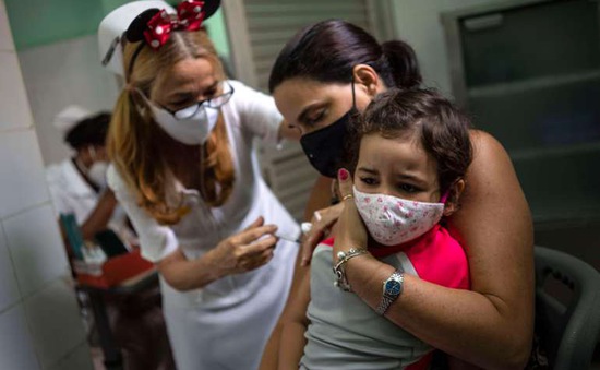 Cuba xem xét thử nghiệm vaccine COVID-19 cho trẻ dưới 2 tuổi