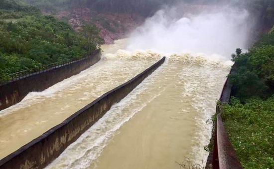 Ngập sâu tại vùng hạ du Hà Tĩnh, 3 người thiệt mạng do nước lũ cuốn trôi ở Nghệ An