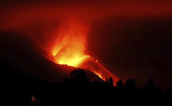 Một tháng trôi qua, vẫn chưa có dấu hiệu núi lửa La Palma ngừng phun trào