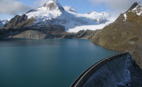 Biến đổi khí hậu đang biến các sông băng ở dãy Alps thành hồ