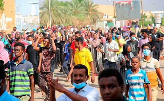 Nổ súng trong cuộc biểu tình ở Sudan, hàng trăm người thương vong