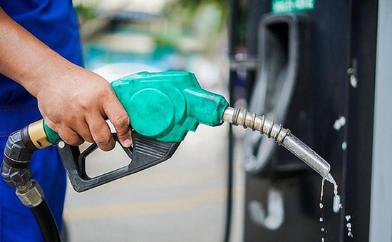 Giá xăng, dầu đồng loạt tăng trong ngày đầu năm mới