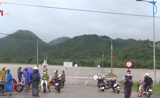 Phú Yên di dời hàng nghìn người dân khỏi khu vực nguy hiểm